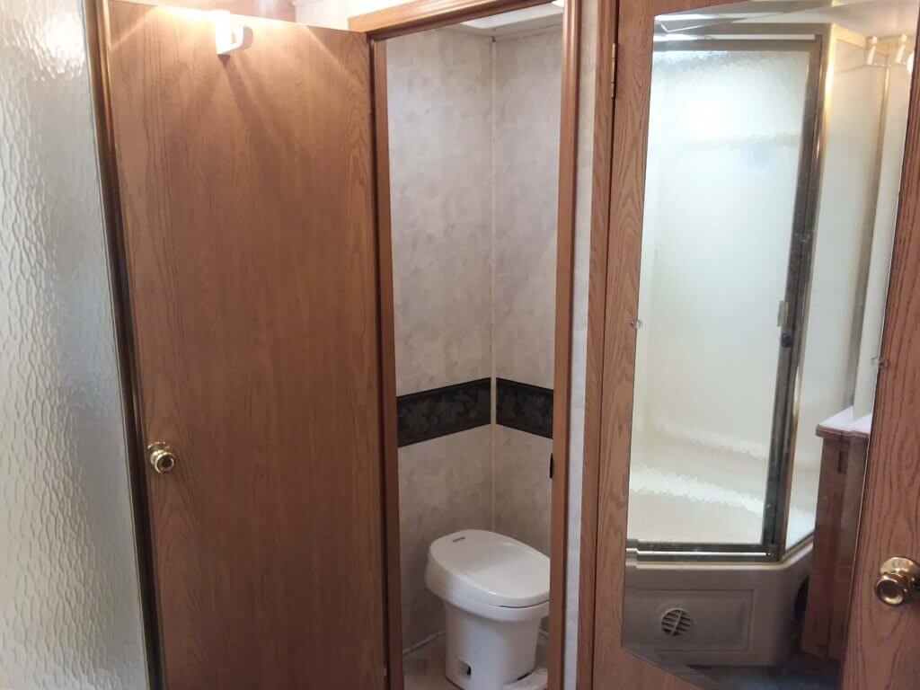 Montana-Toilet-1024x768